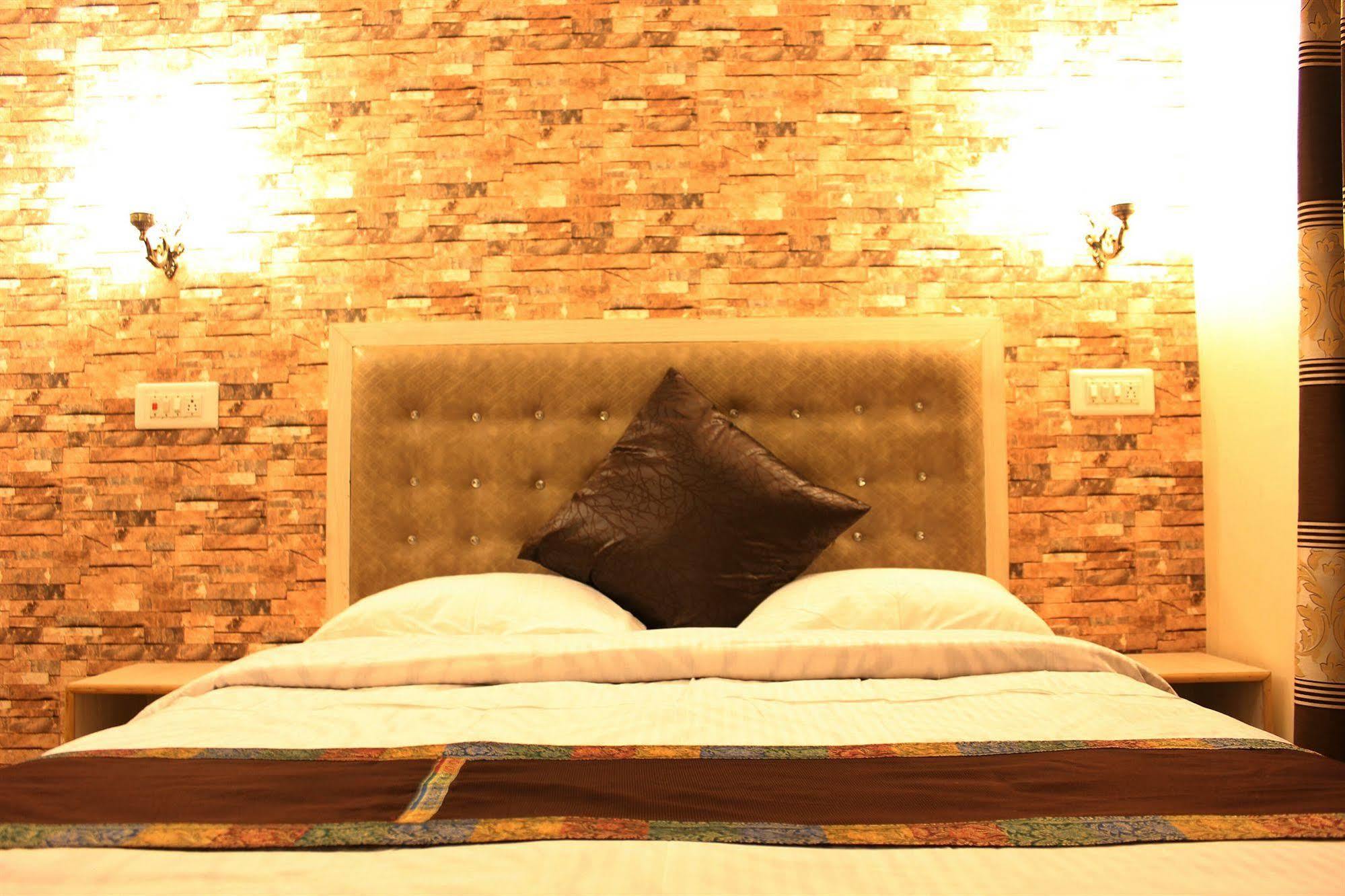 Hotel Walisons Resorts Srīnagar エクステリア 写真